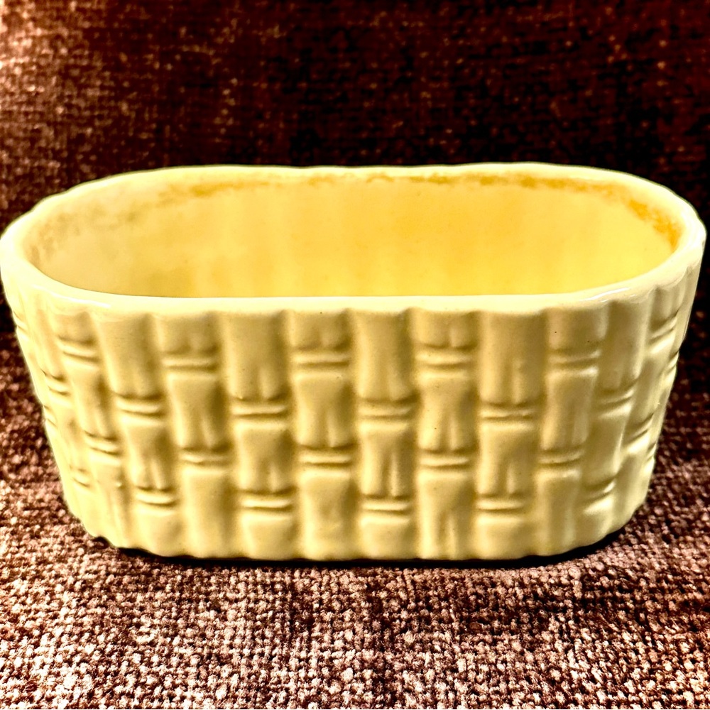 VINTAGE BASKET WEAVE CERAMIC PLANTER 1960s MID CENTURY MARKED ‘USA’—Ivory Beige